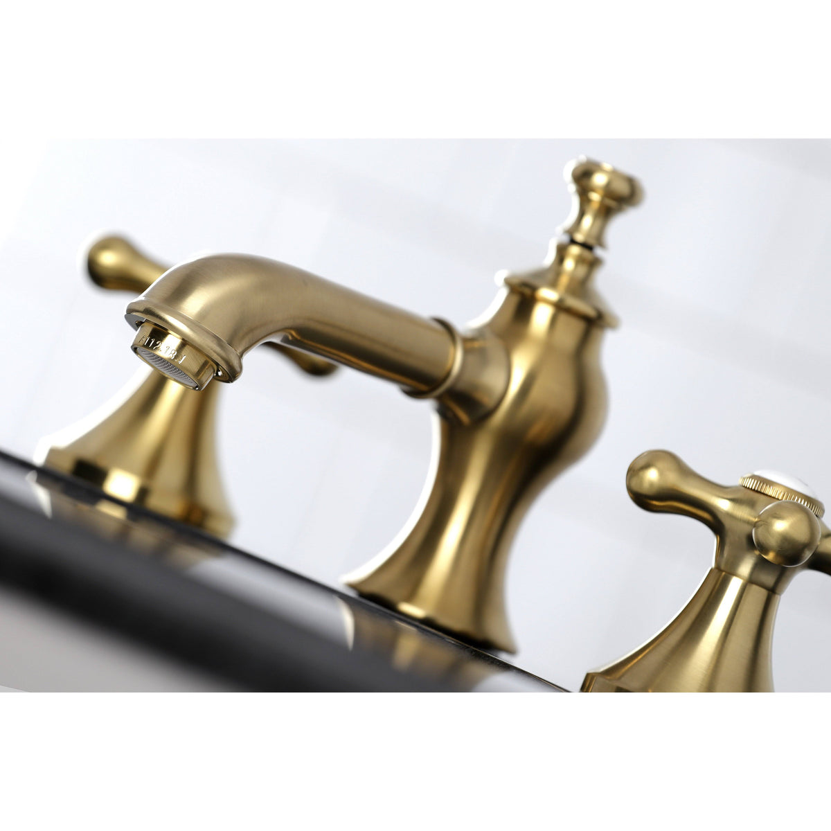 Vintage 8 in. Widespread Bathroom Faucet Brushed Brass T813753
