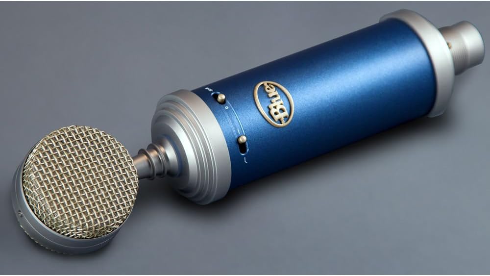 Large-Diaphragm Condenser Microphone with Closed-Back Headphones and XLR Cable H48537
