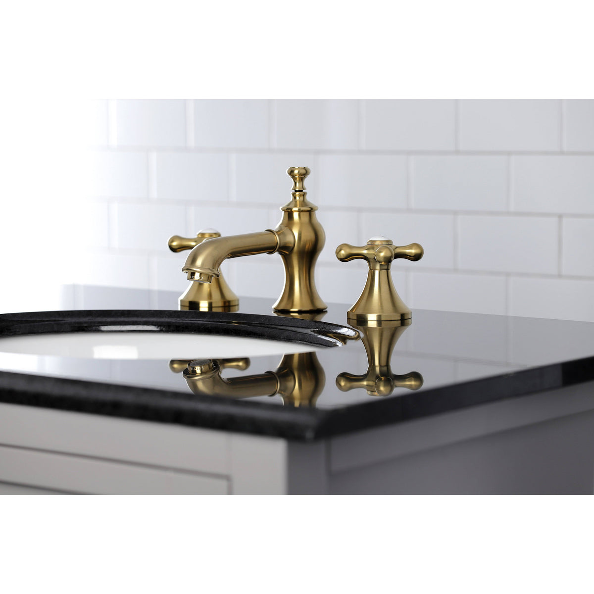 Vintage 8 in. Widespread Bathroom Faucet Brushed Brass T813753