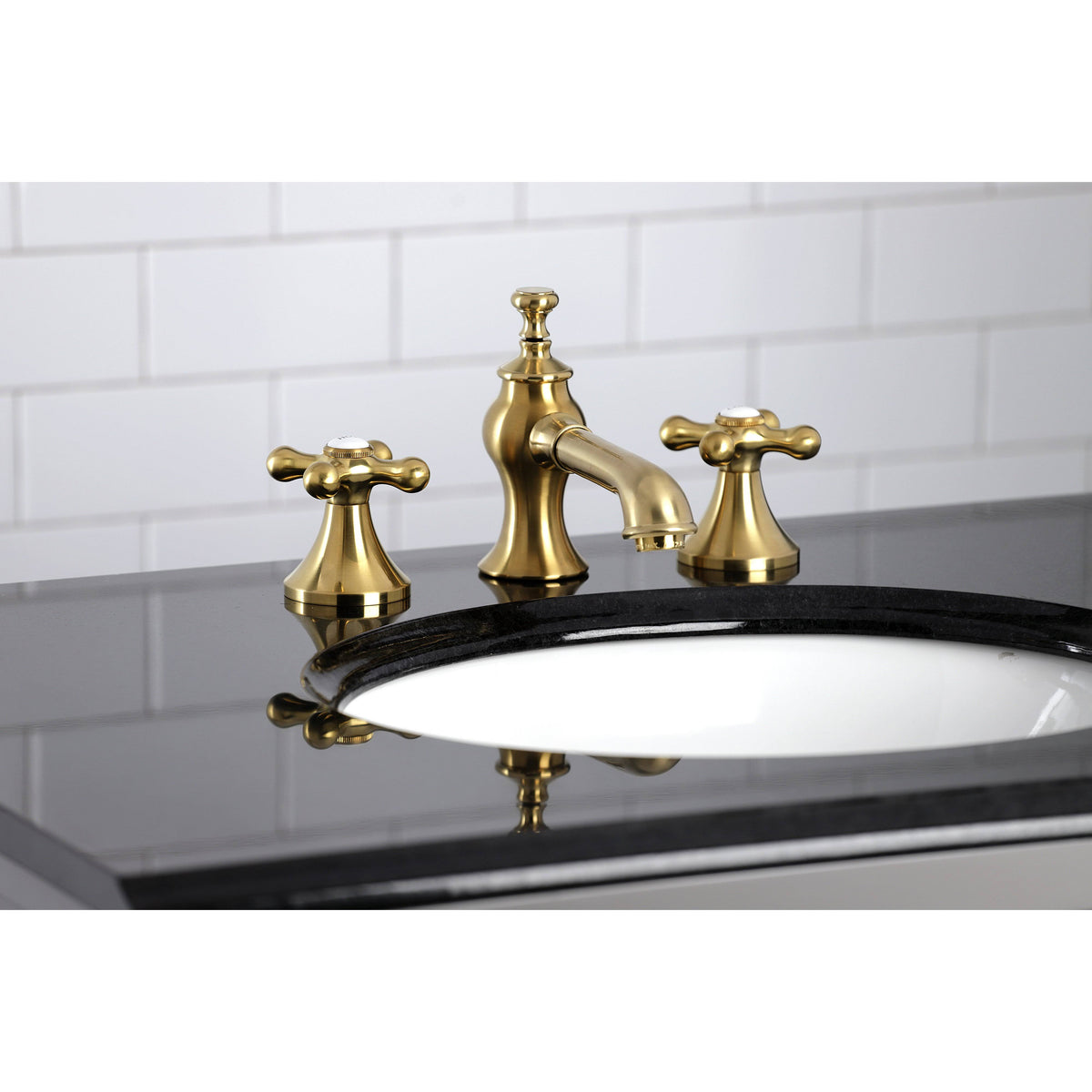 Vintage 8 in. Widespread Bathroom Faucet Brushed Brass T813753
